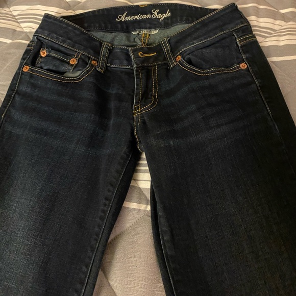 Women’s American Eagle favorite boyfriend jeans - Picture 2 of 4